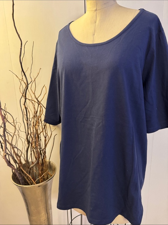 d&co Tops - Everyday Scoop Neck Tee - Navy